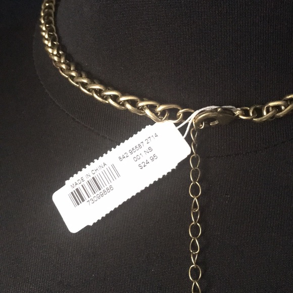 🎊Gold Statement Necklace. - Picture 3 of 3